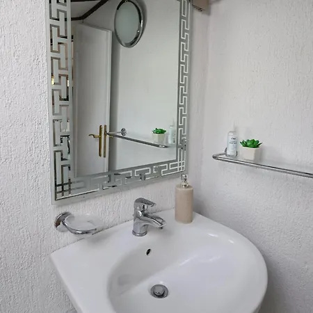 Liliane Kvarner View *